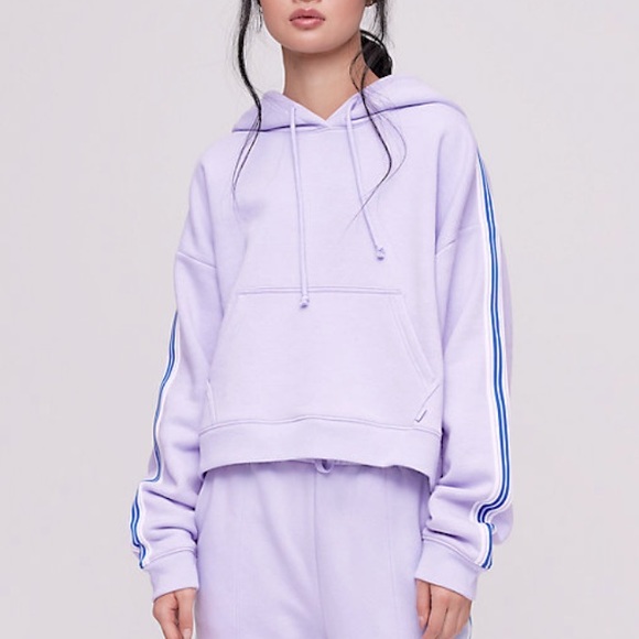 Aritzia Tops - Aritzia TNA cropped Iconic hoodie sweatshirt M